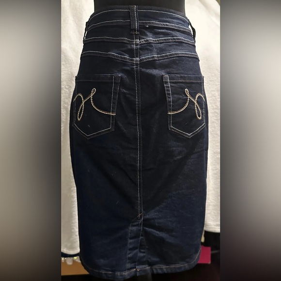 Stretch Denim Pencil Skirt Button up front Size  Large NWT - Picture 2 of 2